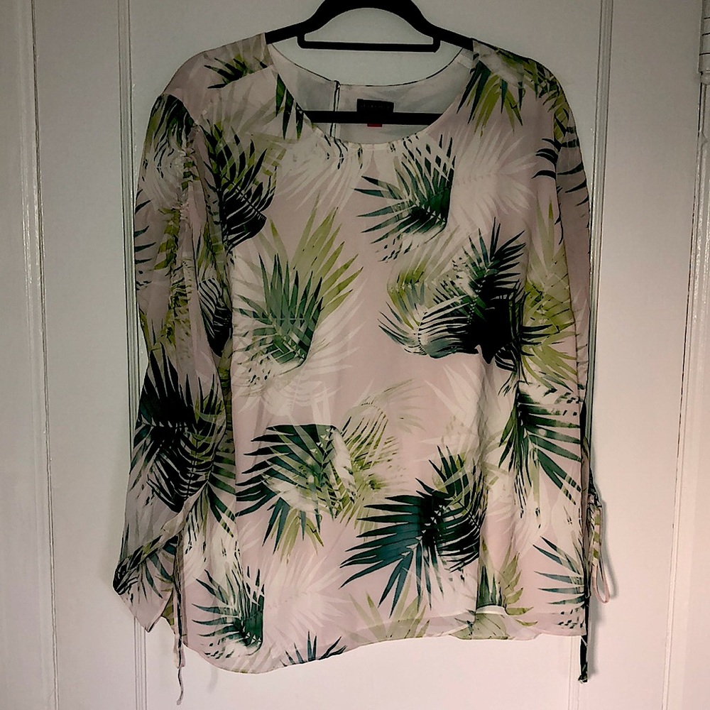 Vince Camuto Tropical Long sleeve Blouse 🌴